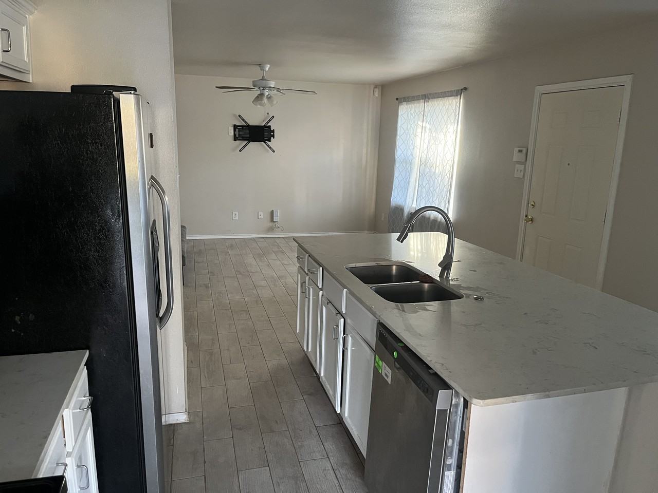 2334 Pine St - Photo 2 of 12