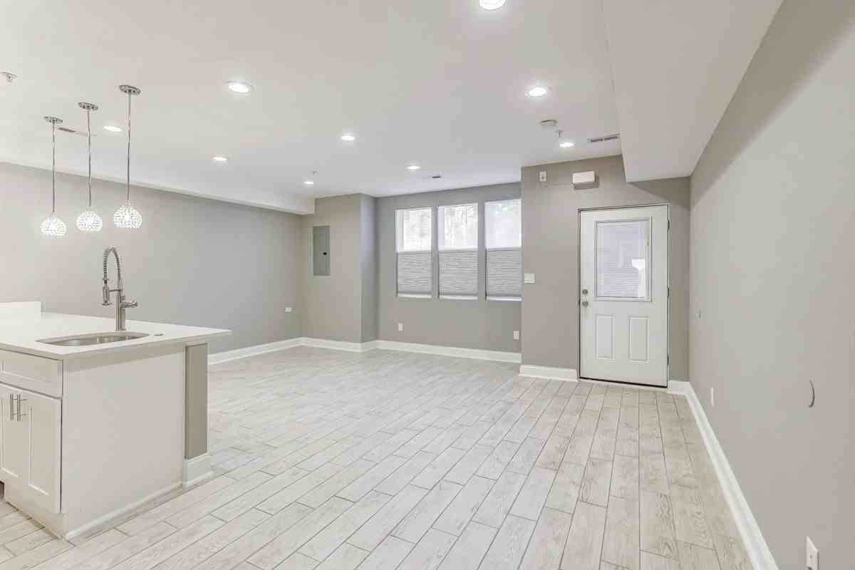 1813 D St Ne ##1 - Photo 2 of 23