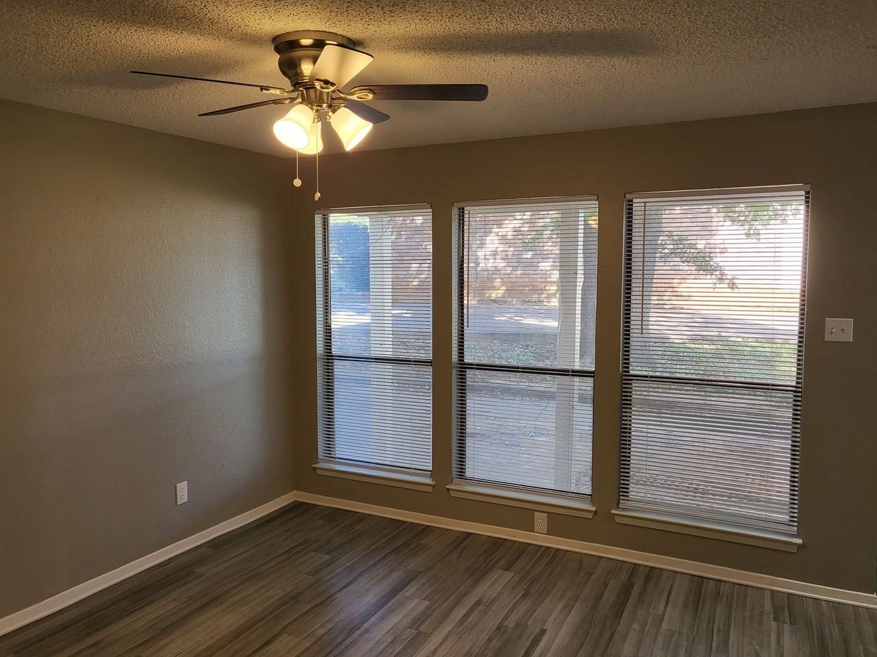 809 Treadwell Ct Apt A - Photo 4 of 23