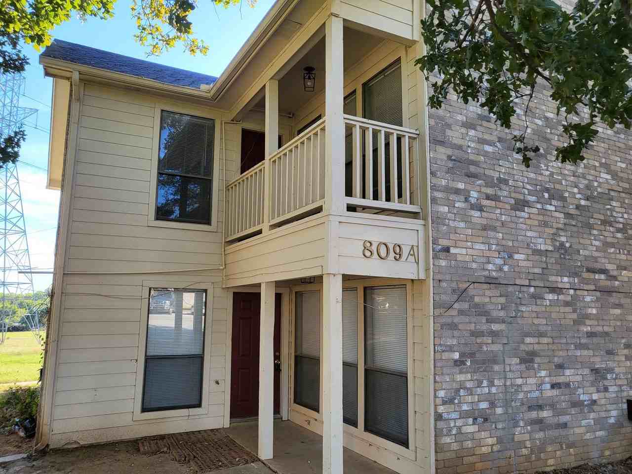 809 Treadwell Ct Apt A - Photo 2 of 23