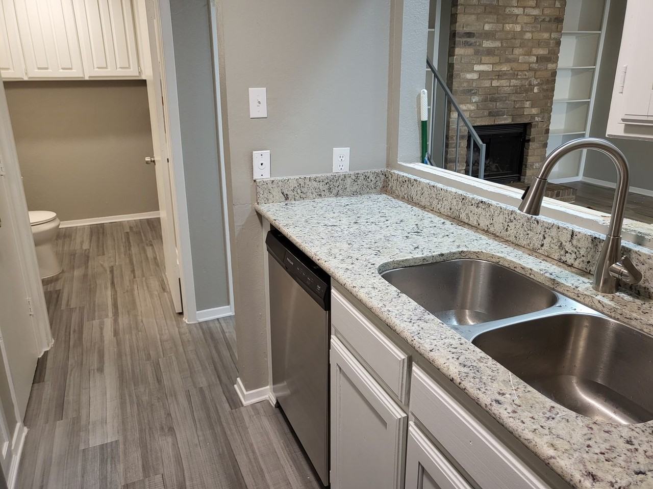 809 Treadwell Ct Apt A - Photo 6 of 23