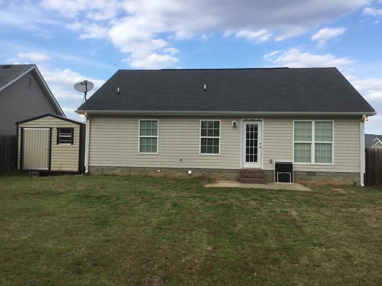 712 Keyes Dr - Photo 3 of 17