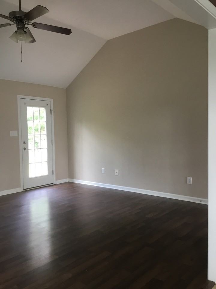 712 Keyes Dr - Photo 6 of 17