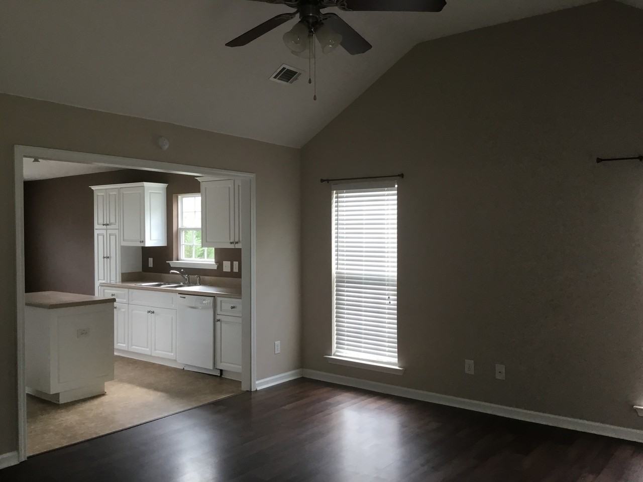 712 Keyes Dr - Photo 7 of 17