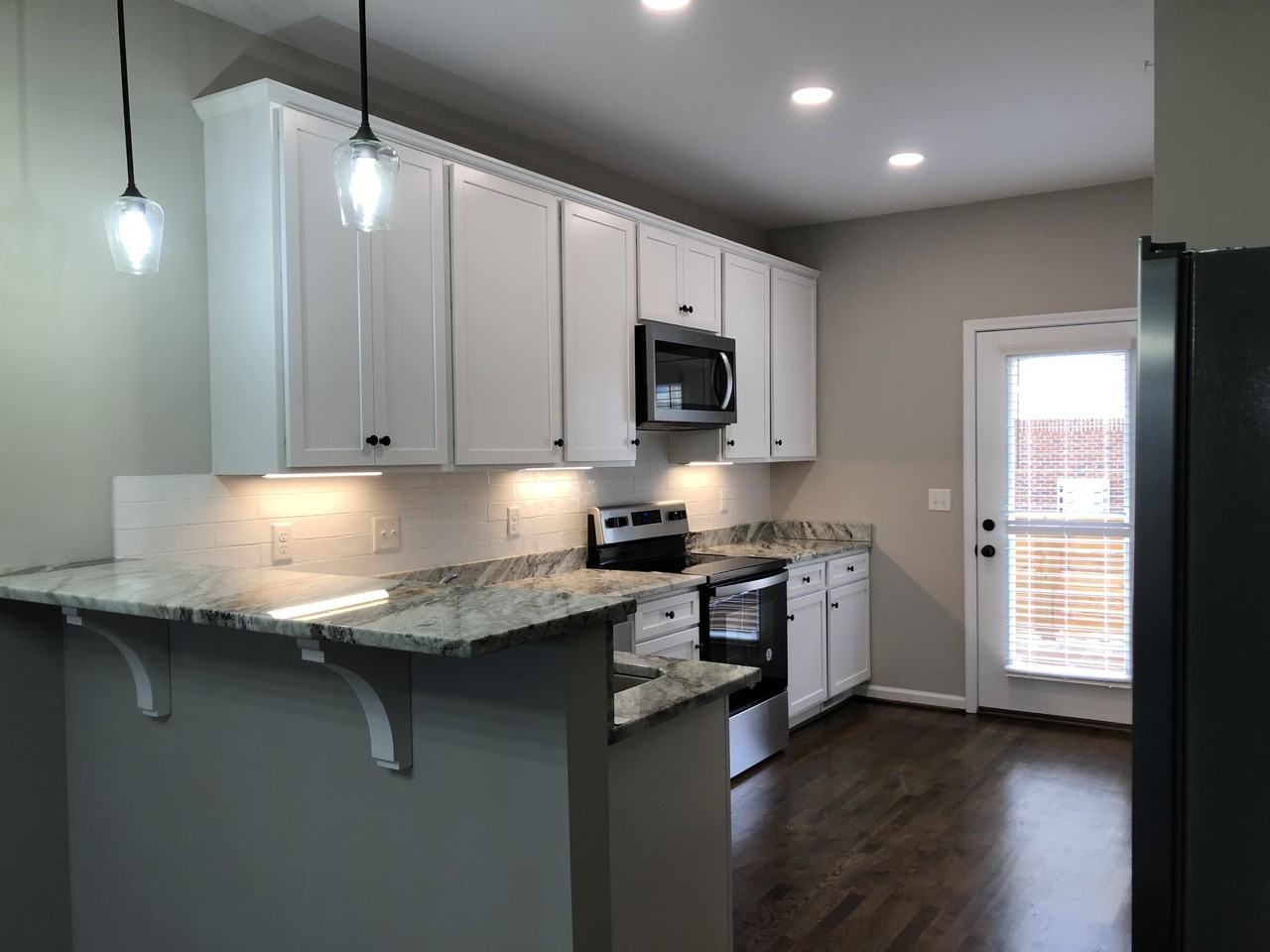 112 Landmark Ct - Photo 2 of 11