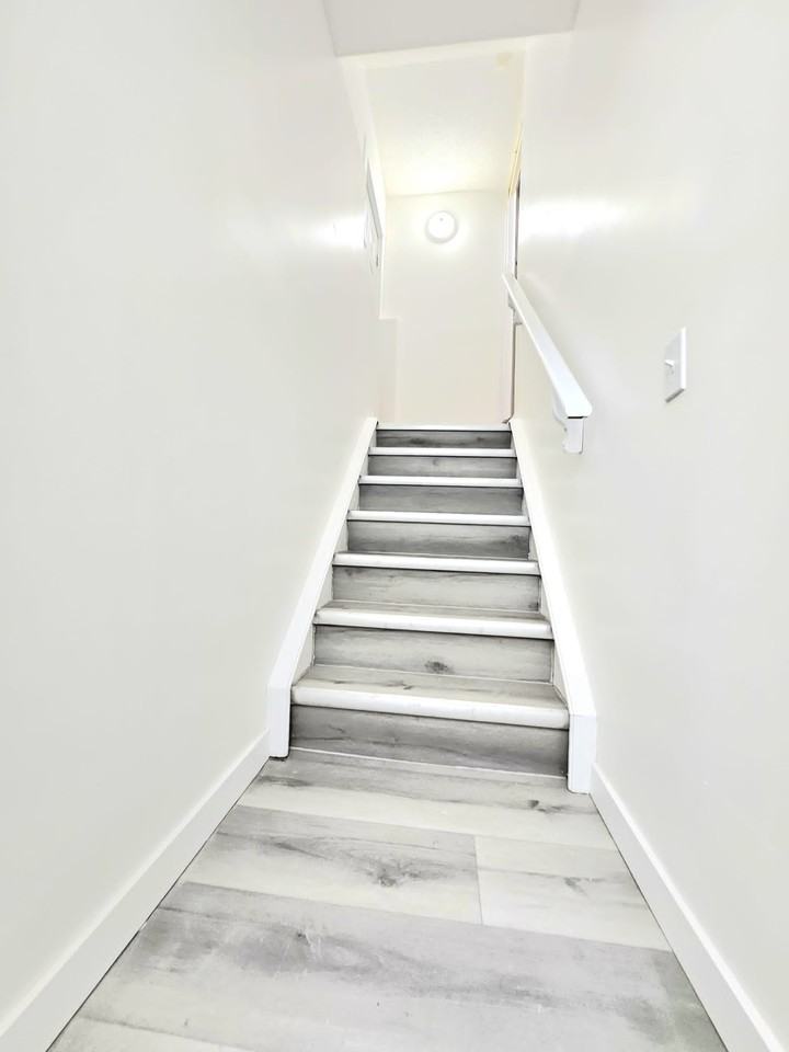 34 Tarington Gardens Northeast - Photo 3 of 10