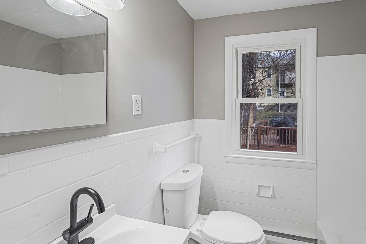 86 Whitmarsh Ave - Photo 3 of 8