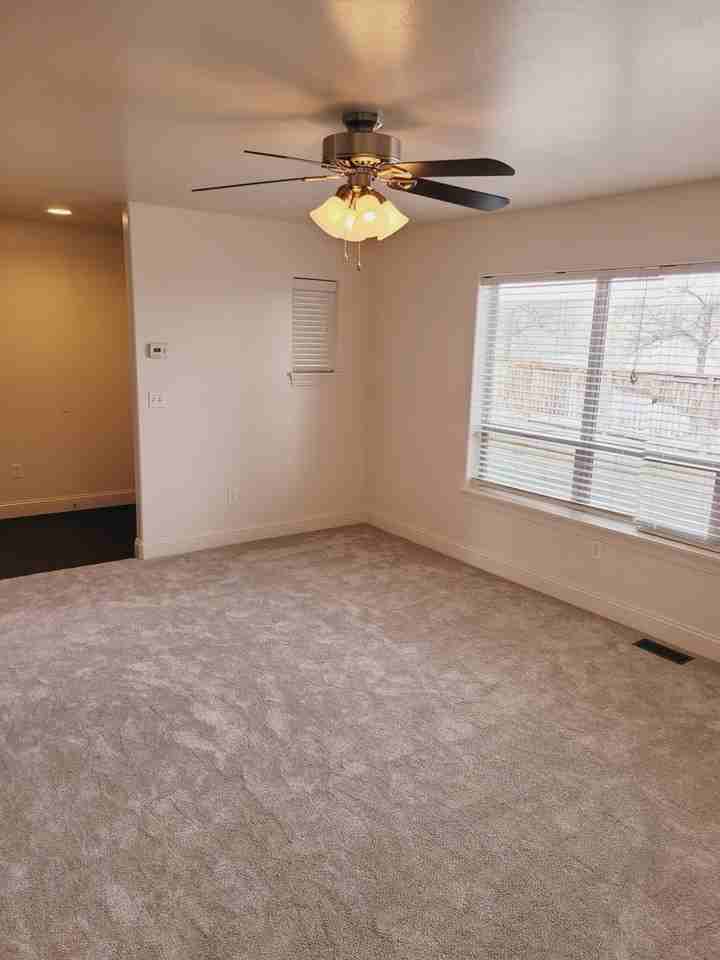 1664 Royal Rd - Photo 2 of 26