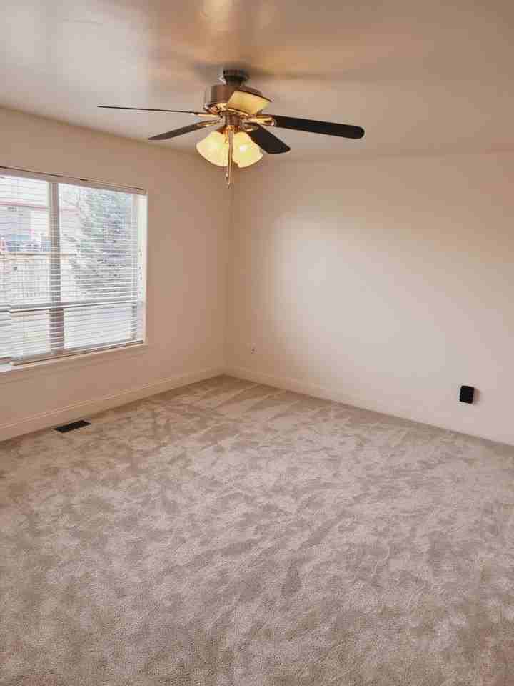 1664 Royal Rd - Photo 3 of 26