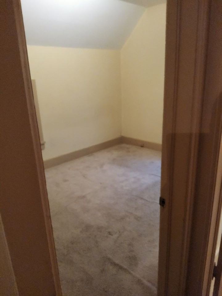 225 Summit St - Photo 2 of 5
