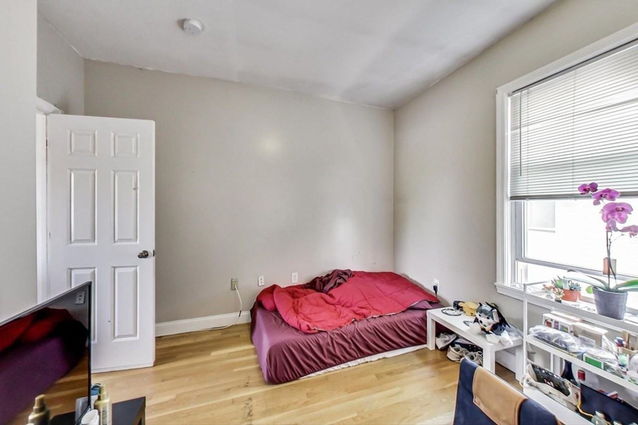 47 Hillside St - Photo 4 of 22