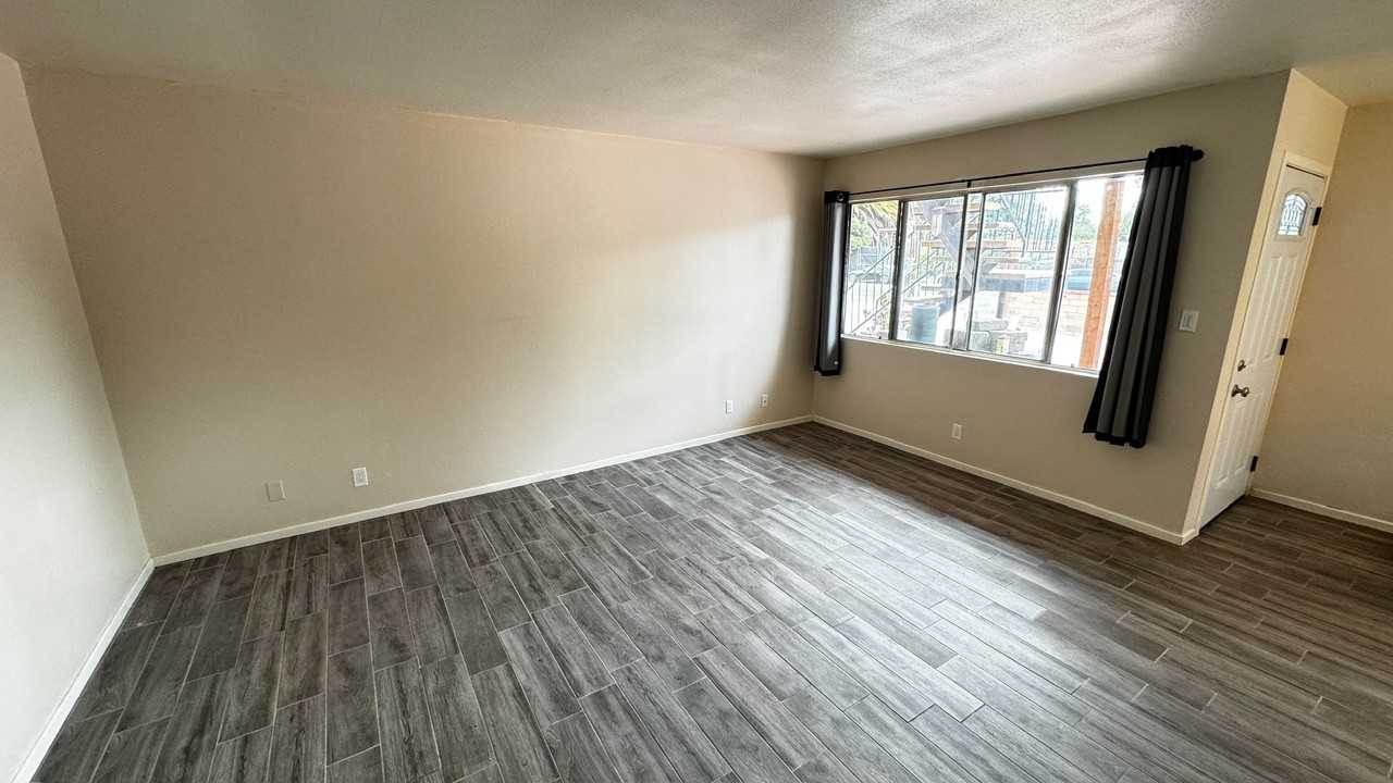 120 N Palm Ave #A - Photo 2 of 10