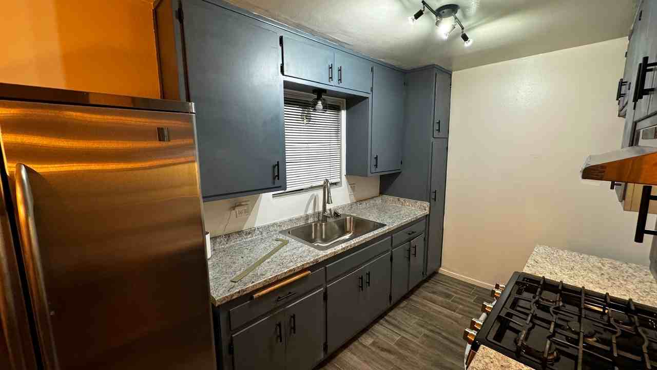 120 N Palm Ave #A - Photo 3 of 10