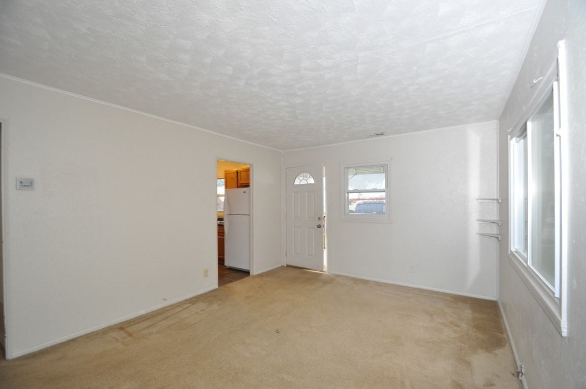 2506 Lynn Ave - Photo 2 of 11