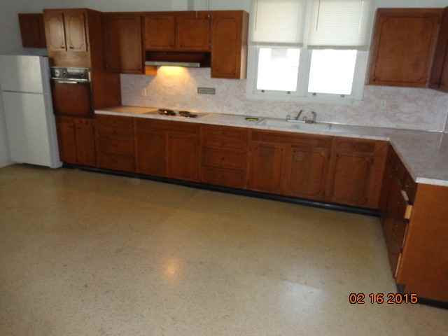 248 W 1st St - Photo 2 of 6