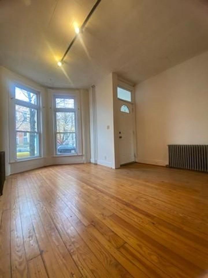 837 Powers St - Photo 3 of 20