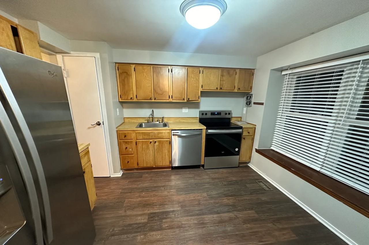 850 Ewing Dr - Photo 2 of 8