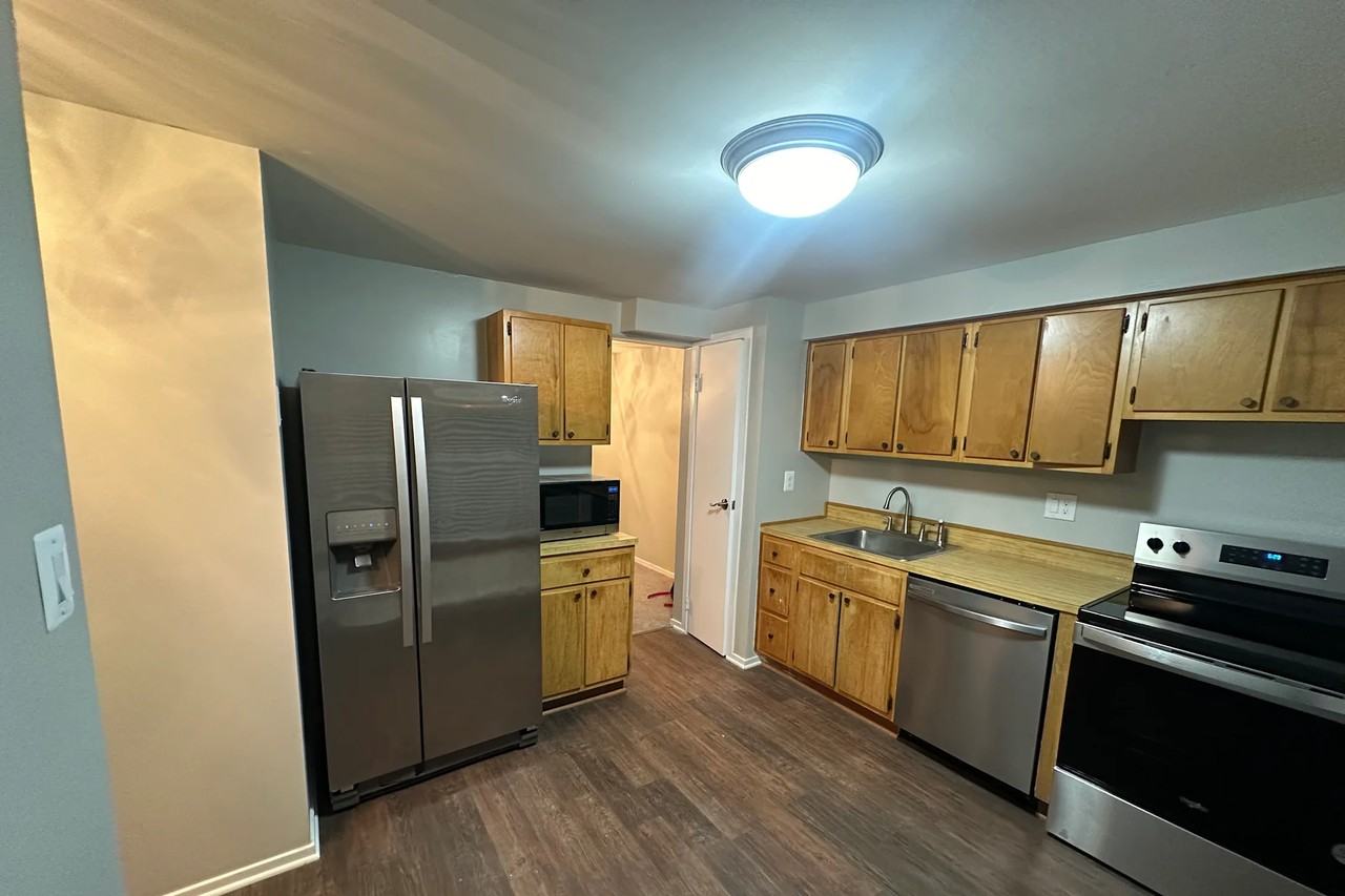 850 Ewing Dr - Photo 3 of 8