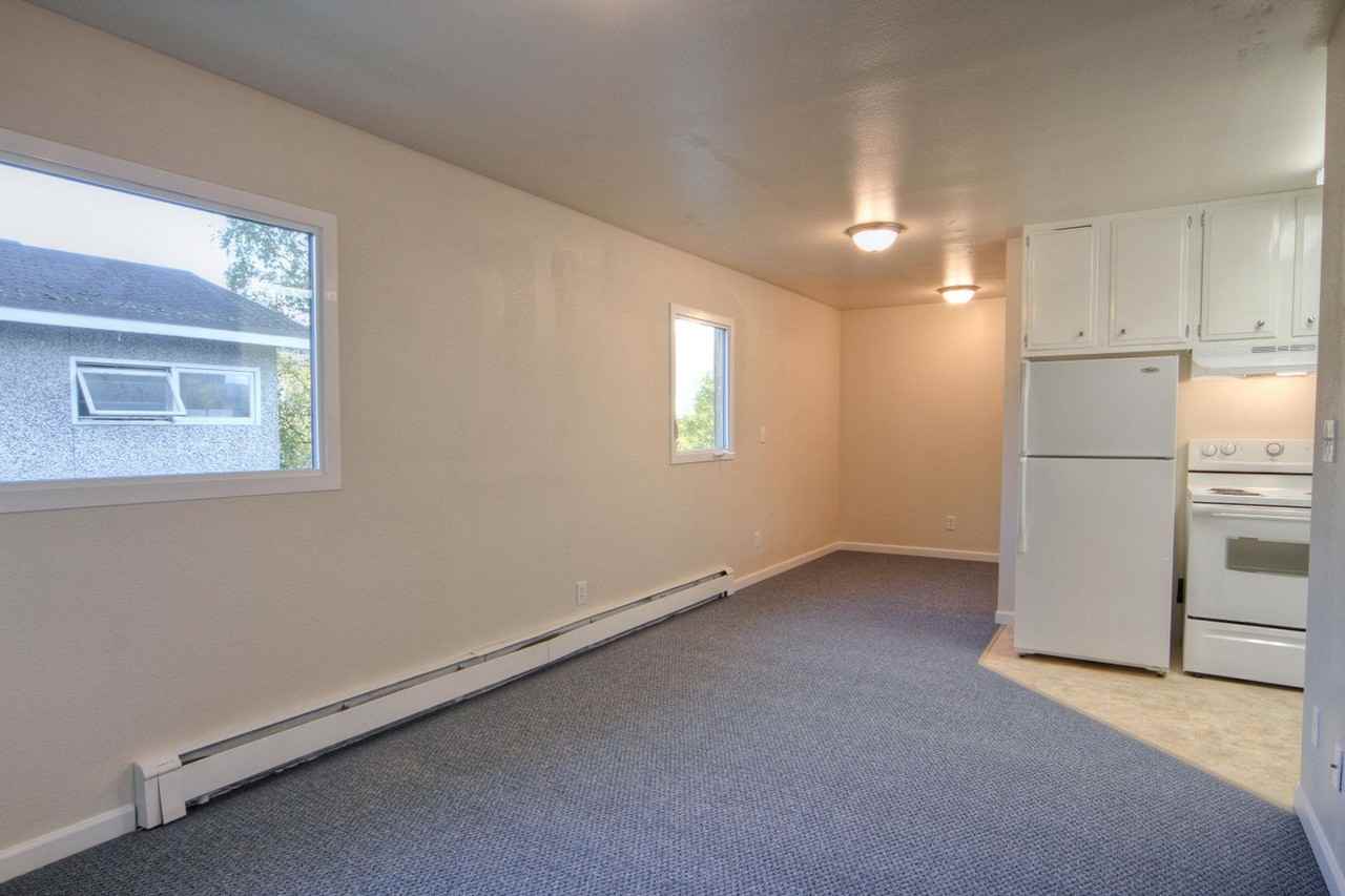 221 6th Ave - Photo 3 of 8