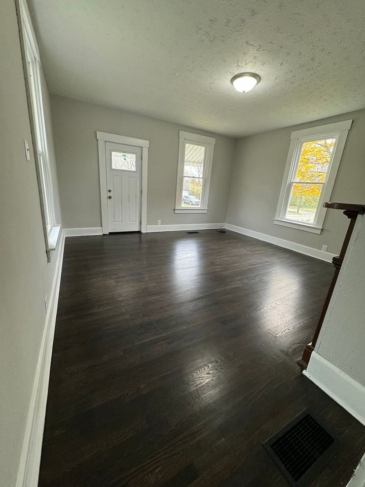 2180 University Blvd - Photo 2 of 9