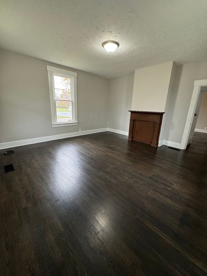 2180 University Blvd - Photo 3 of 9