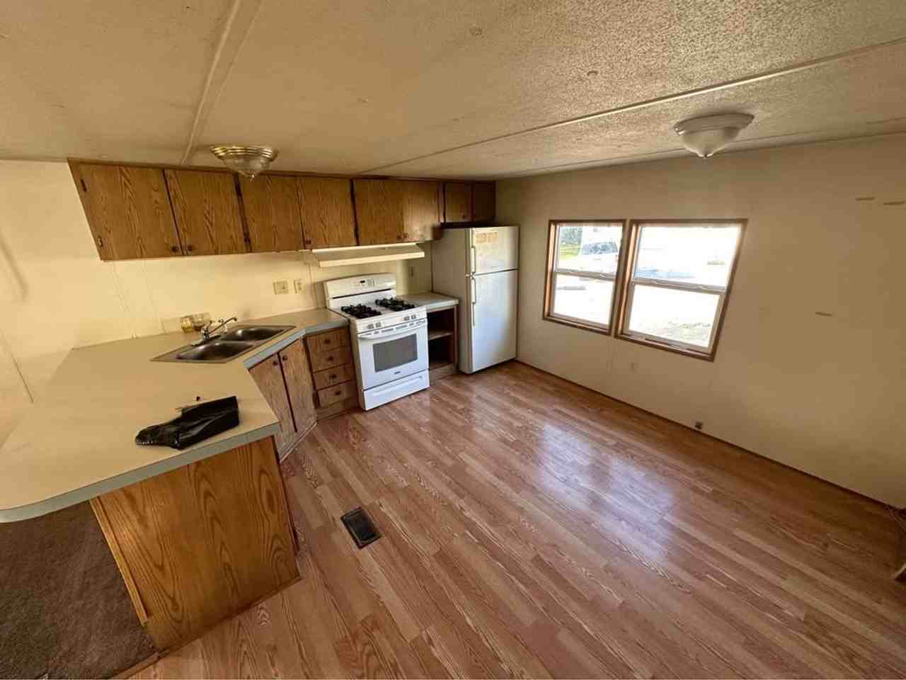 113 Martin Cir - Photo 3 of 10