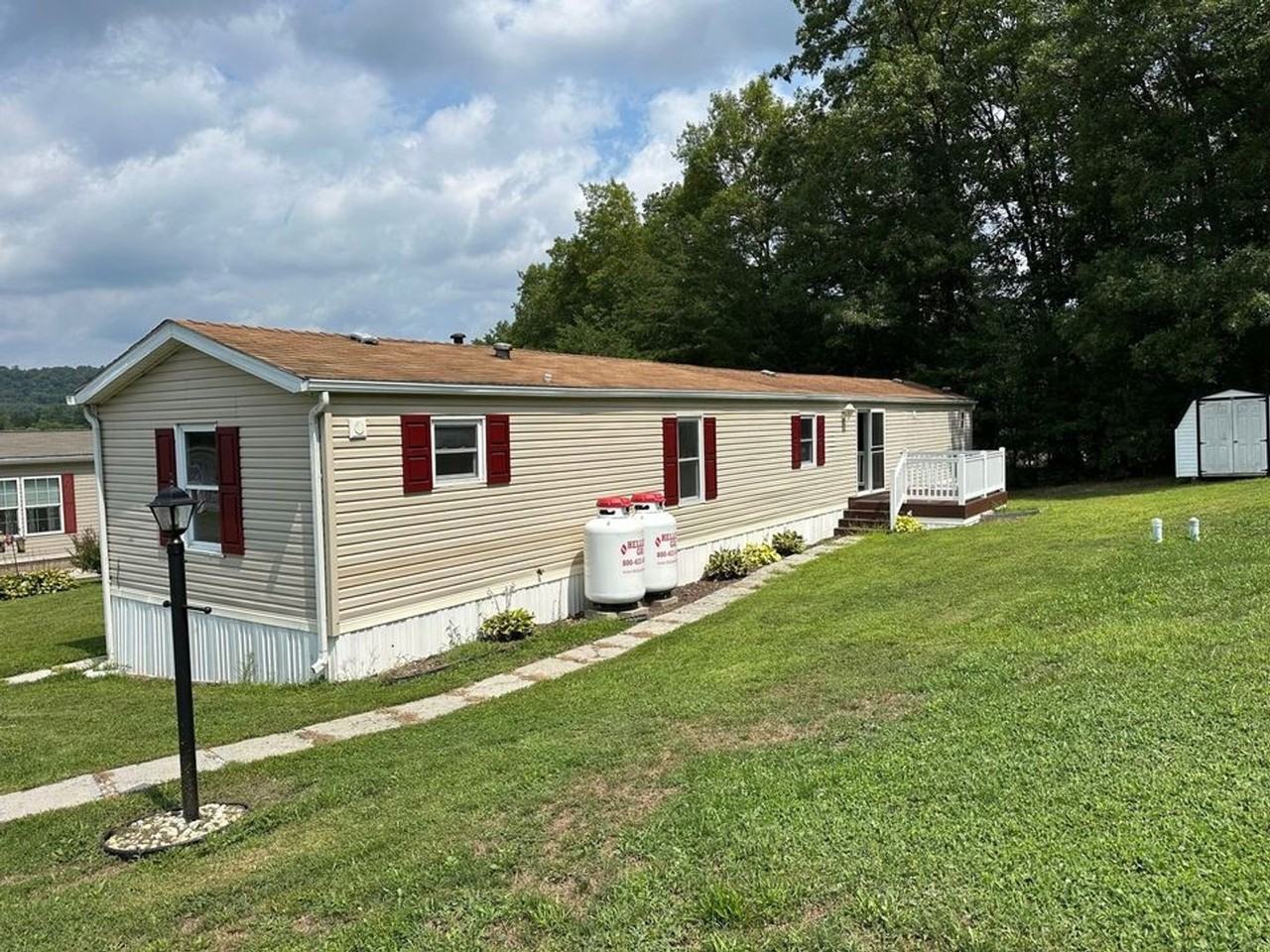 46 Meadowview Dr - Photo 2 of 15