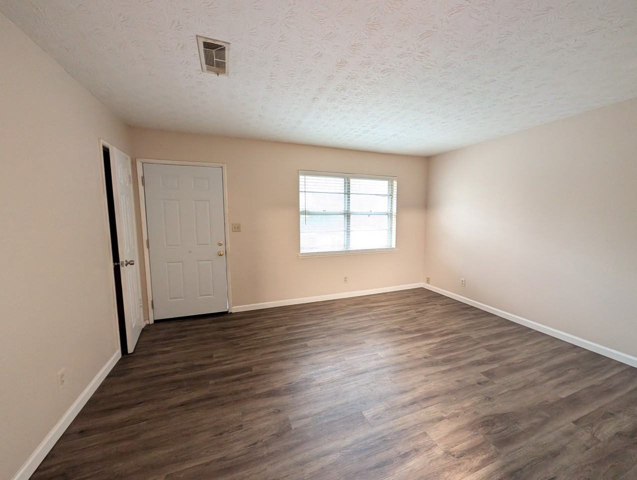 8759 E Bourne Dr - Photo 2 of 11