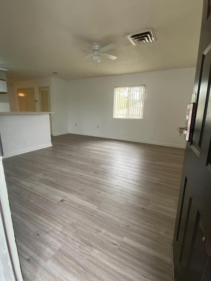 3170 Holmestown Rd - Photo 4 of 10