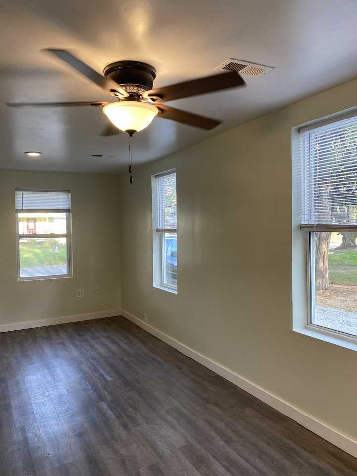 319 Glendale Ave #NA - Photo 2 of 5