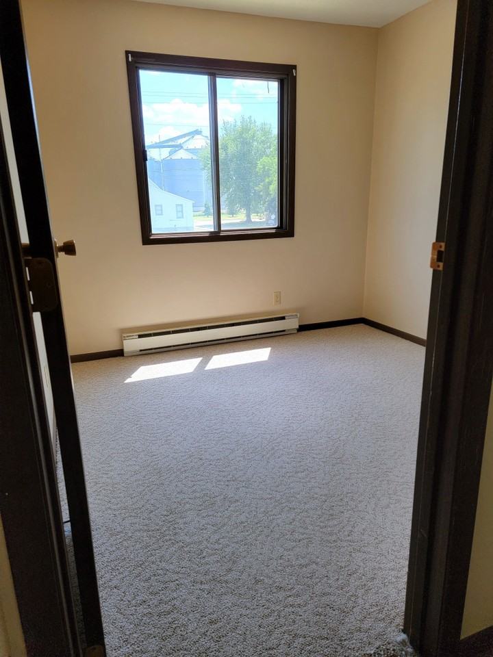 Village Green Apartments - Holloway - Photo 7 of 11