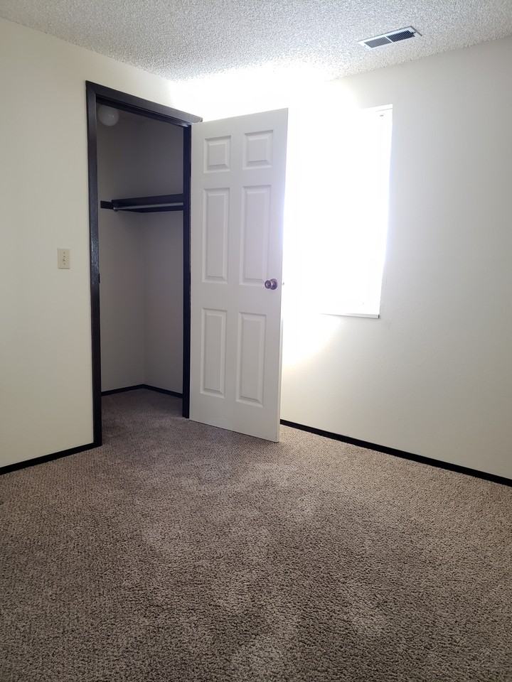 Idaho St Townhouses - Photo 4 of 8