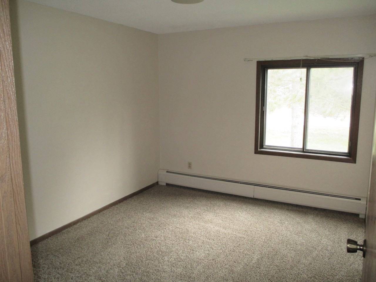 Village Green Apartments - Verndale - Photo 3 of 9