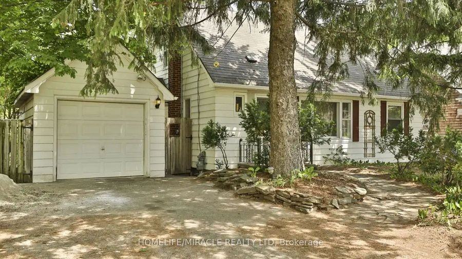 1299 Mineola Gardens - Photo 2 of 13