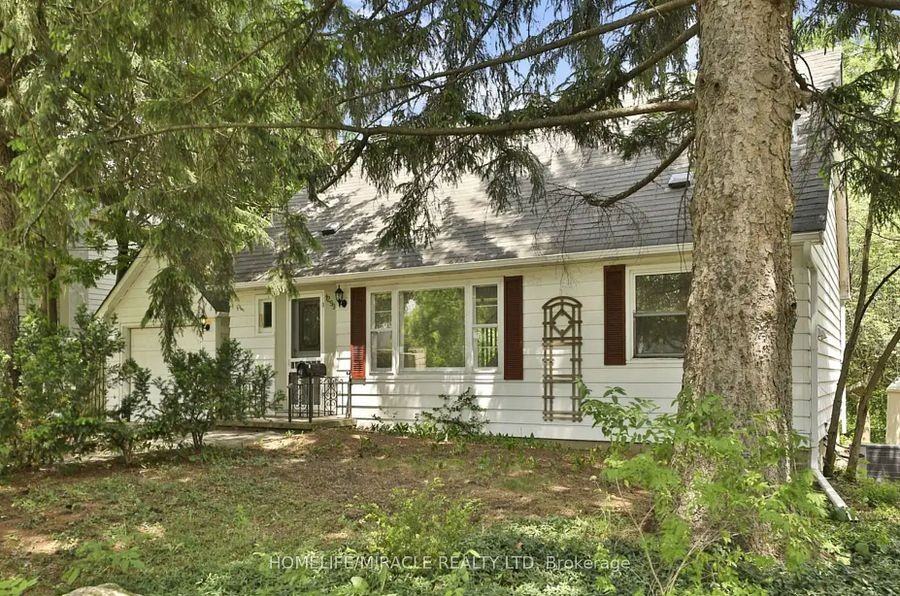 1299 Mineola Gardens - Photo 3 of 13