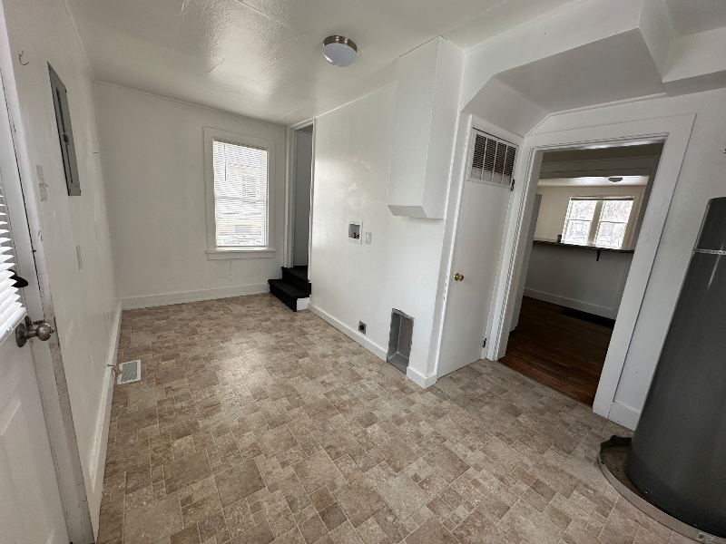 607 S Wisconsin St - Photo 2 of 15