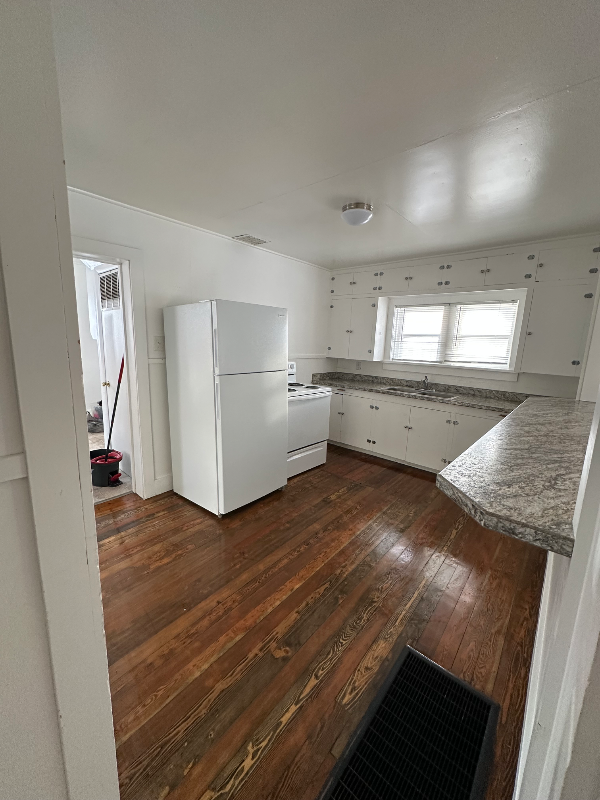 607 S Wisconsin St - Photo 3 of 15