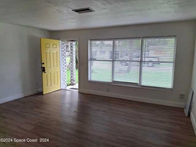 431 Oakridge Ave - Photo 2 of 5