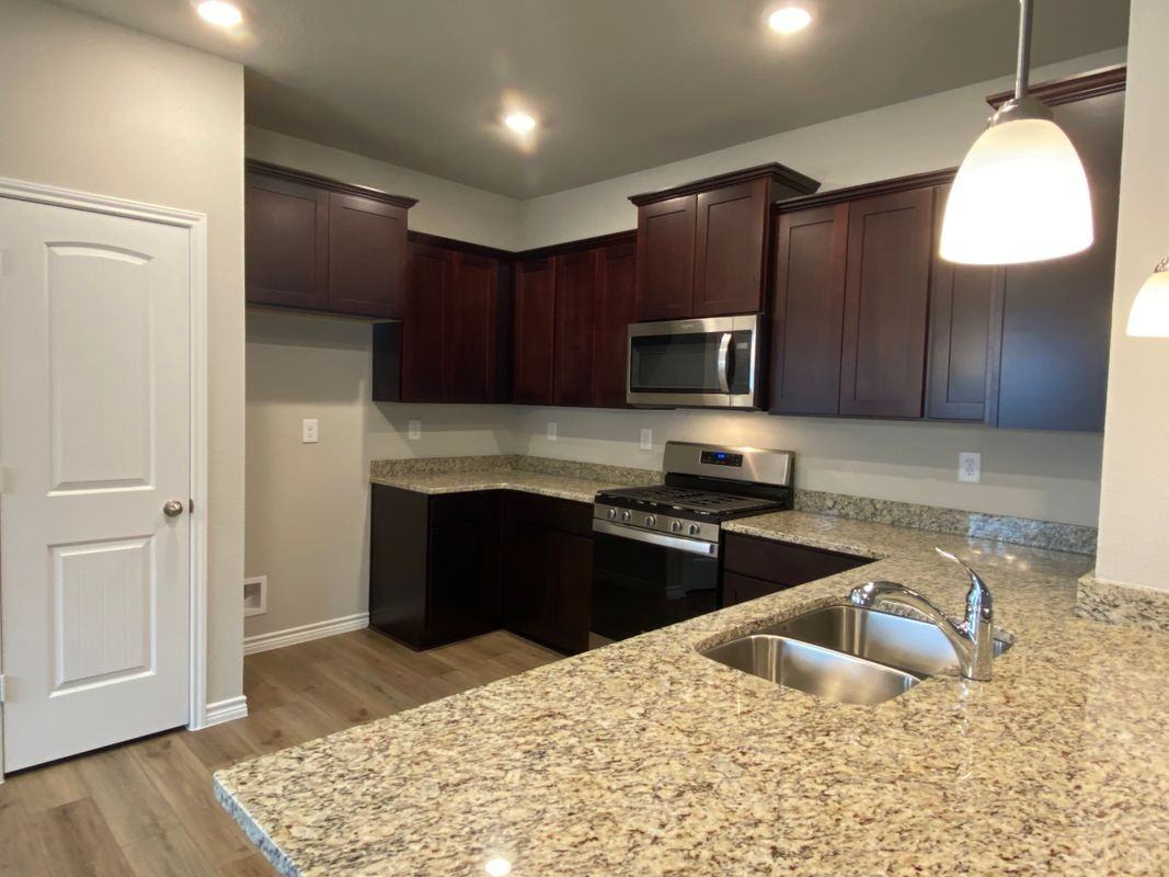 1008 Davy St - Photo 2 of 15