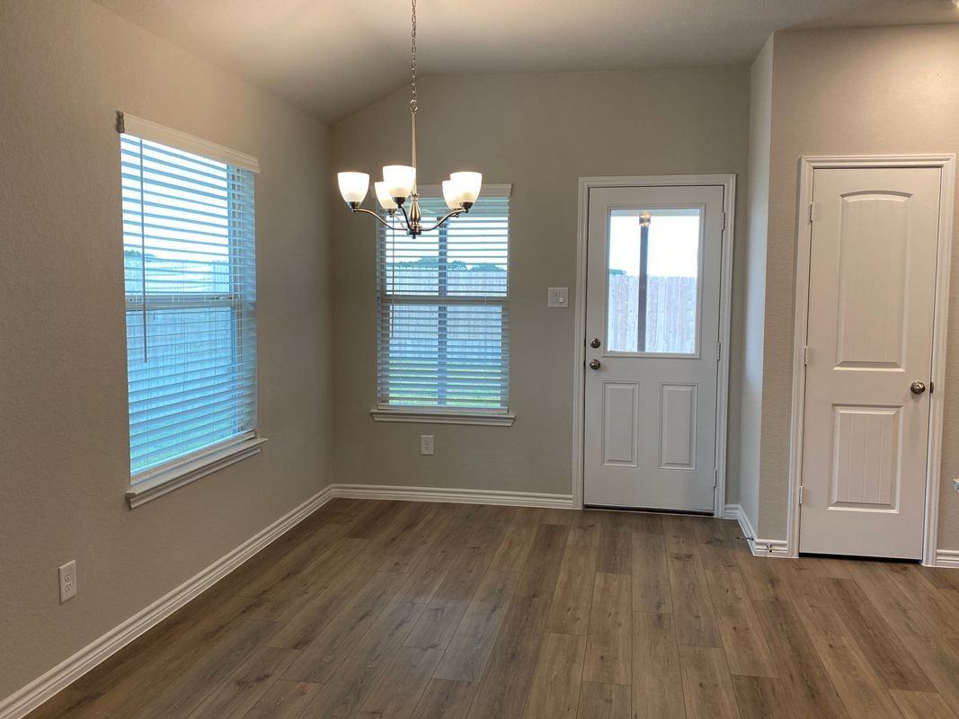 1008 Davy St - Photo 5 of 15