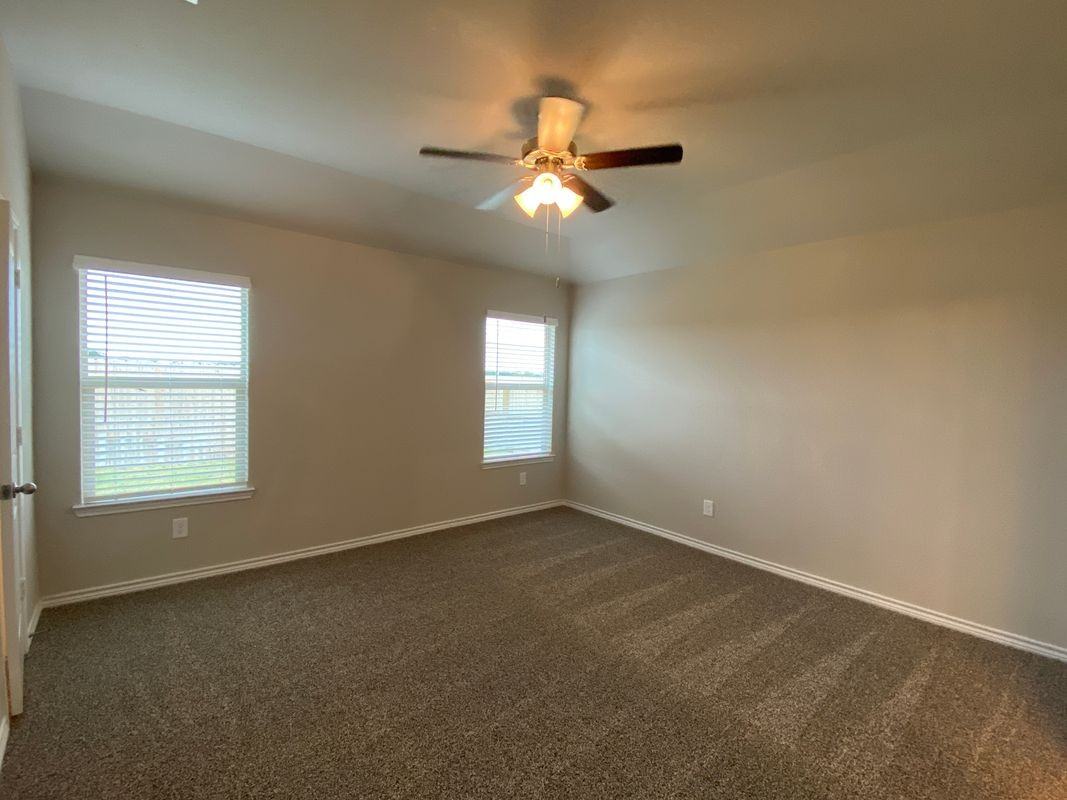 1008 Davy St - Photo 6 of 15