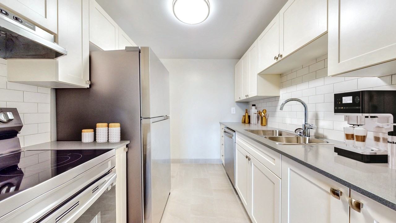 Bradley Court I/II - Photo 3 of 8