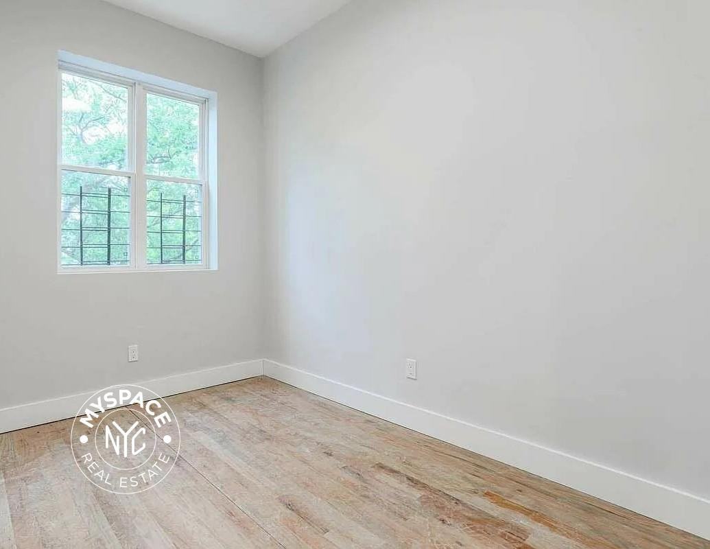 596 Powell Street #1B - Photo 3 of 8