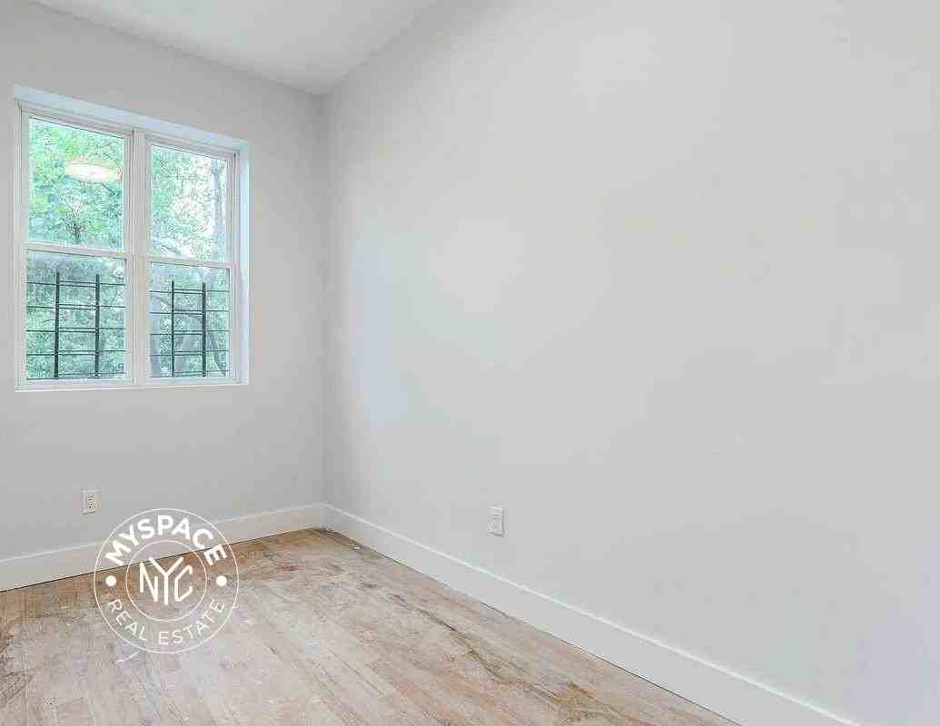 596 Powell Street #1B - Photo 5 of 8