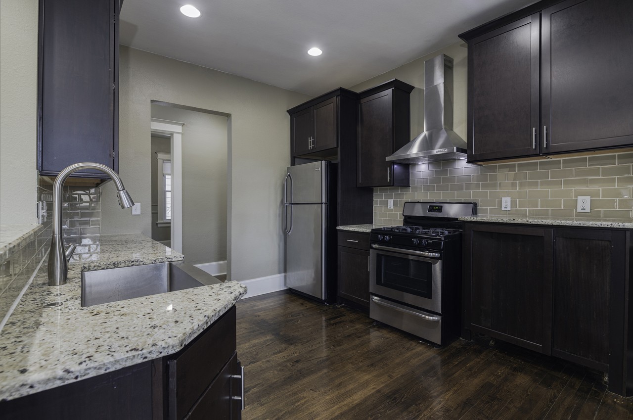 432 E Dover St - Photo 5 of 17