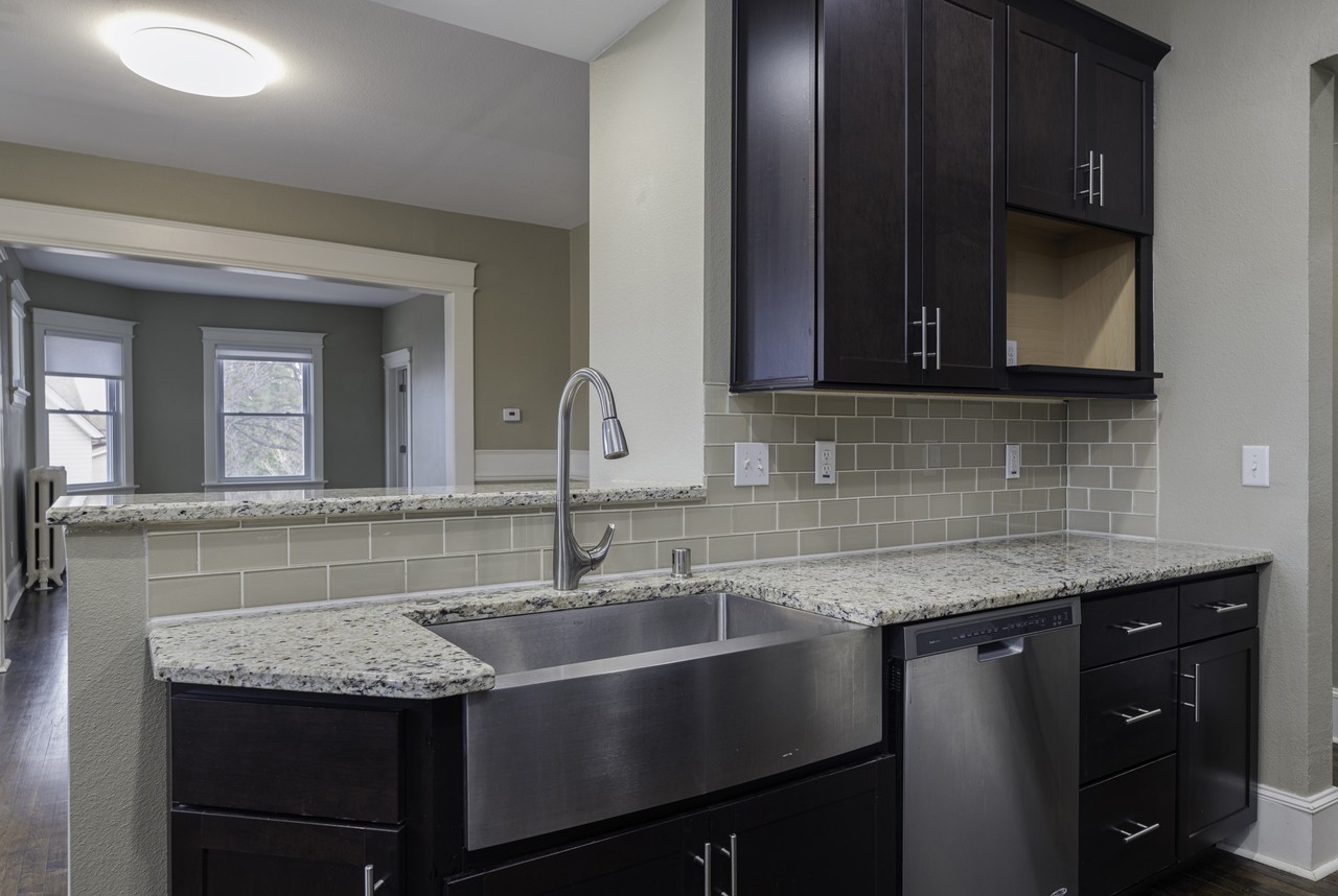432 E Dover St - Photo 6 of 17