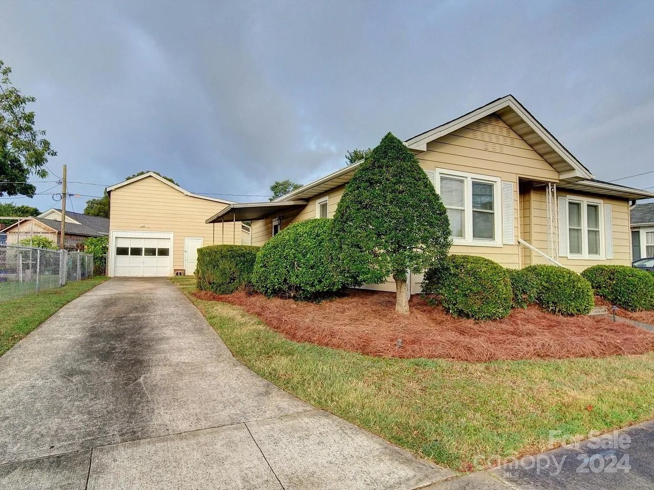 338 Mayflower Ave #NA - Photo 2 of 14