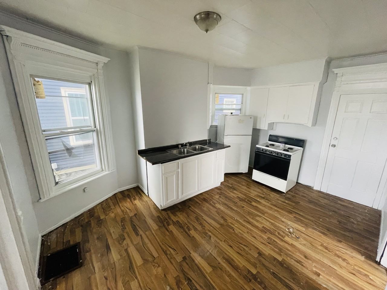 327 Hampshire St #1 - Photo 2 of 12