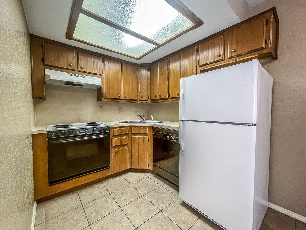 301 W. Davis - Photo 5 of 23