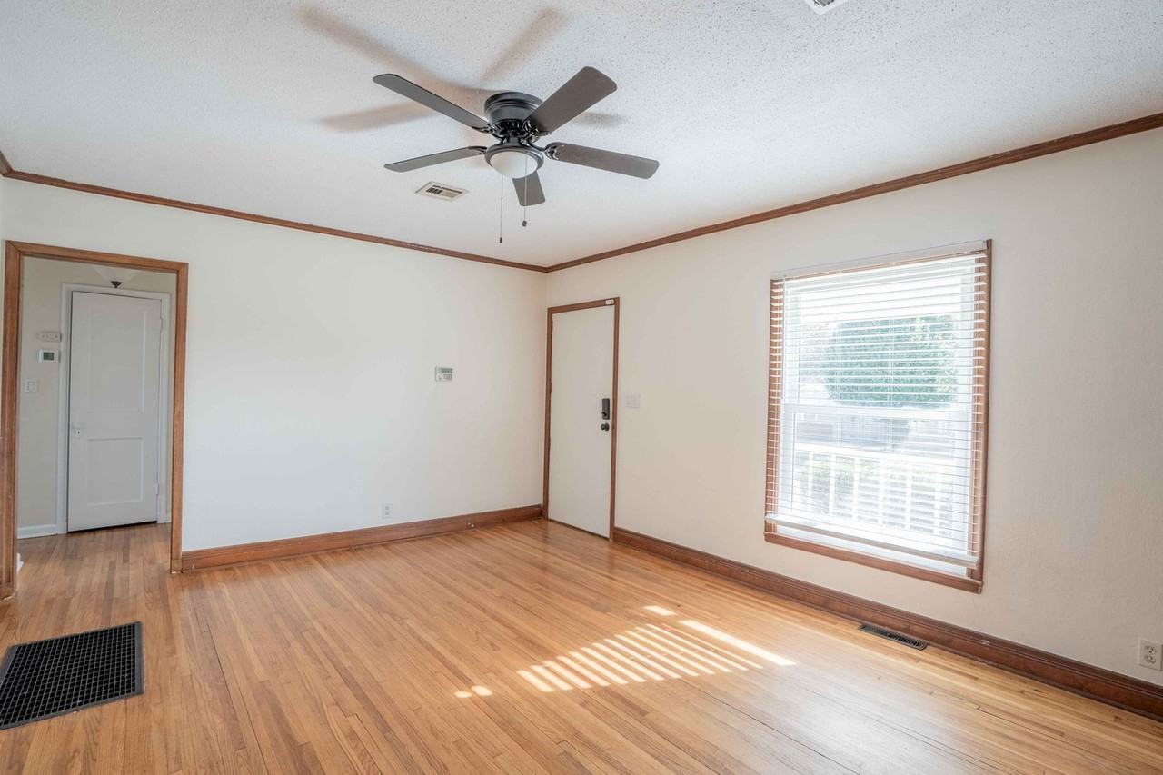 3811 E 22nd Pl - Photo 4 of 13